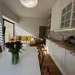 1st Floor, 2 Bedrooms Apartment, Center, Private Parking, Terrace, 7min To The Sea Lejlighed