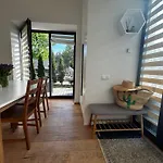 1st Floor, 2 Bedrooms Apartment, Center, Private Parking, Terrace, 7min To The Sea Lejlighed Palanga