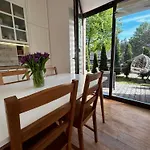 1st Floor, 2 Bedrooms Apartment, Center, Private Parking, Terrace, 7min To The Sea Lejlighed