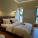 1st Floor, 2 Bedrooms Apartment, Center, Private Parking, Terrace, 7min To The Sea