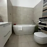 1st Floor, 2 Bedrooms Apartment, Center, Private Parking, Terrace, 7min To The Sea Lejlighed *