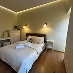 1st Floor, 2 Bedrooms Apartment, Center, Private Parking, Terrace, 7min To The Sea
