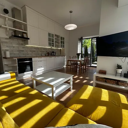 1st Floor, 2 Bedrooms Apartment, Center, Private Parking, Terrace, 7min To The Sea Appartement