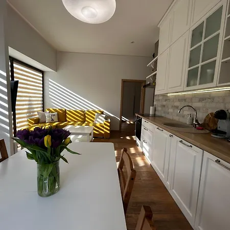 1st Floor, 2 Bedrooms Apartment, Center, Private Parking, Terrace, 7min To The Sea Apartamento
