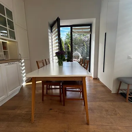 Appartement 1st Floor, 2 Bedrooms Apartment, Center, Private Parking, Terrace, 7min To The Sea