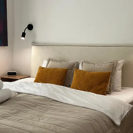 1st Floor, 2 Bedrooms Apartment, Center, Private Parking, Terrace, 7min To The Sea Apartamento *