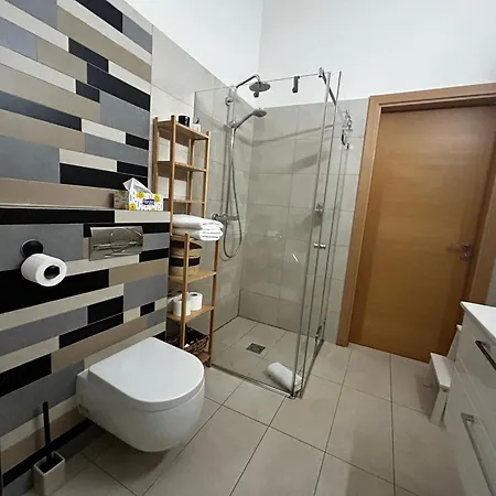 1st Floor, 2 Bedrooms Apartment, Center, Private Parking, Terrace, 7min To The Sea Appartement Palanga