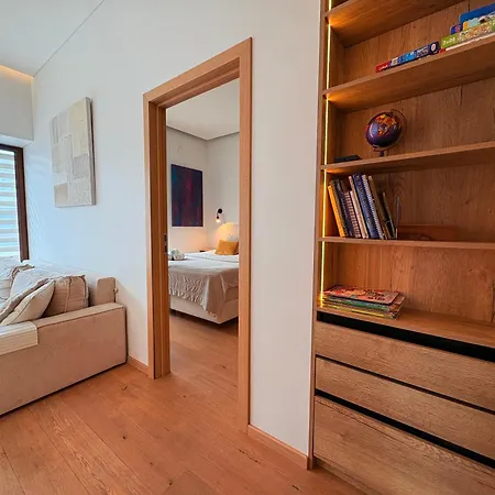 Apartment 1st Floor, 2 Bedrooms Apartment, Center, Private Parking, Terrace, 7min To The Sea