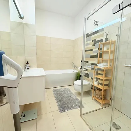 1st Floor, 2 Bedrooms Apartment, Center, Private Parking, Terrace, 7min To The Sea Lejlighed