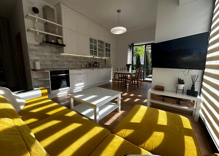 1st Floor, 2 Bedrooms Apartment, Center, Private Parking, Terrace, 7min To The Sea Apartman