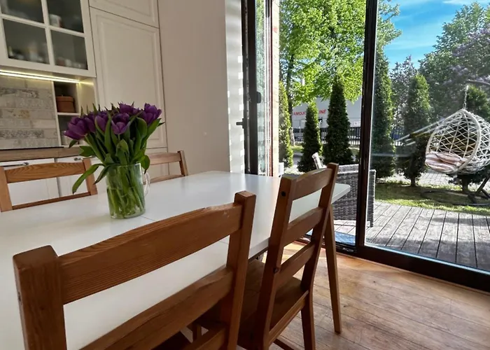 1st Floor, 2 Bedrooms Apartment, Center, Private Parking, Terrace, 7min To The Sea Apartman