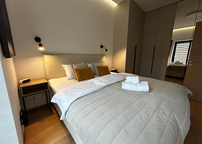 Apartman 1st Floor, 2 Bedrooms Apartment, Center, Private Parking, Terrace, 7min To The Sea