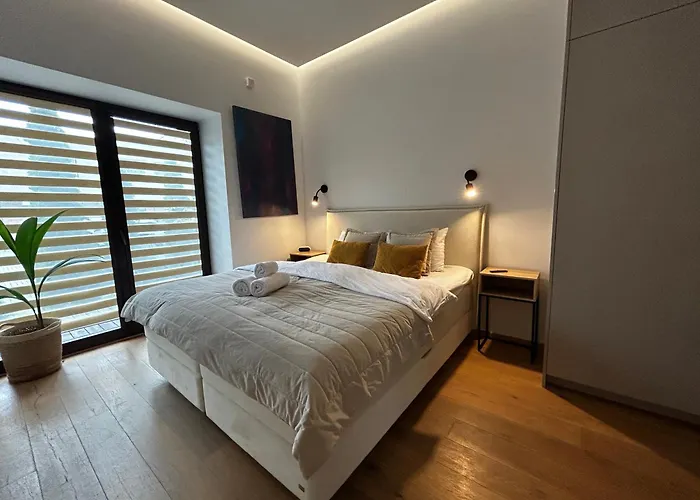 Apartman 1st Floor, 2 Bedrooms Apartment, Center, Private Parking, Terrace, 7min To The Sea