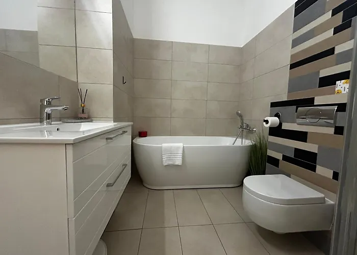 Apartman 1st Floor, 2 Bedrooms Apartment, Center, Private Parking, Terrace, 7min To The Sea