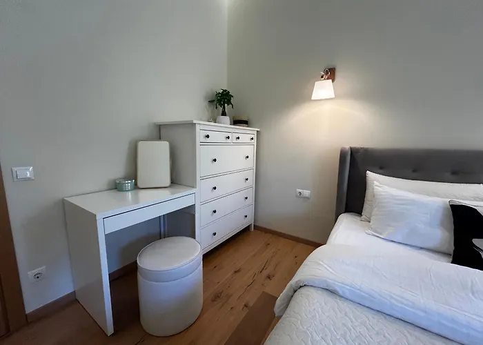 Apartman 1st Floor, 2 Bedrooms Apartment, Center, Private Parking, Terrace, 7min To The Sea