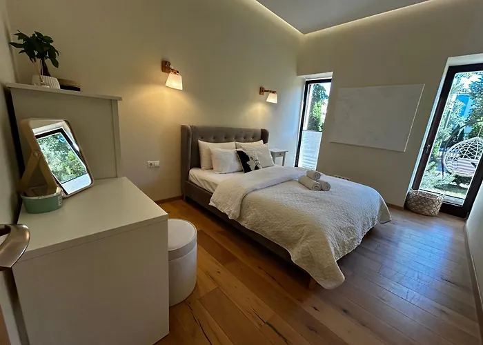 1st Floor, 2 Bedrooms Apartment, Center, Private Parking, Terrace, 7min To The Sea * Palanga