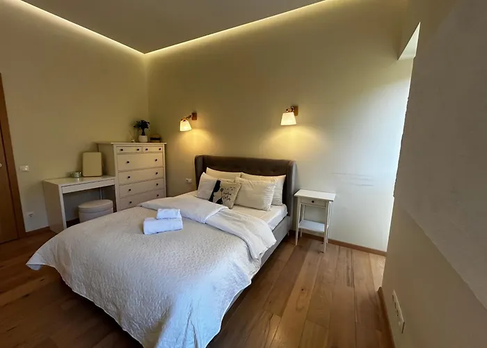 1st Floor, 2 Bedrooms Apartment, Center, Private Parking, Terrace, 7min To The Sea